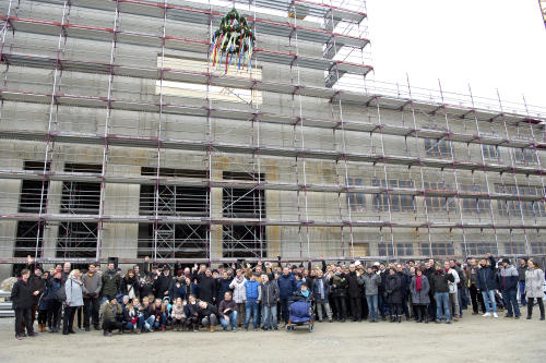Richtfest Gruppenbild, © Arlene Knipper-Berg